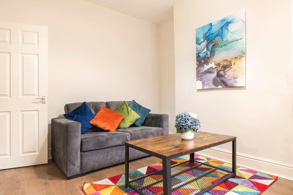 3-Bedroom Home In Liverpool L15 With Free Parking מראה חיצוני תמונה
