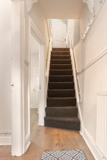 3-Bedroom Home In Liverpool L15 With Free Parking מראה חיצוני תמונה